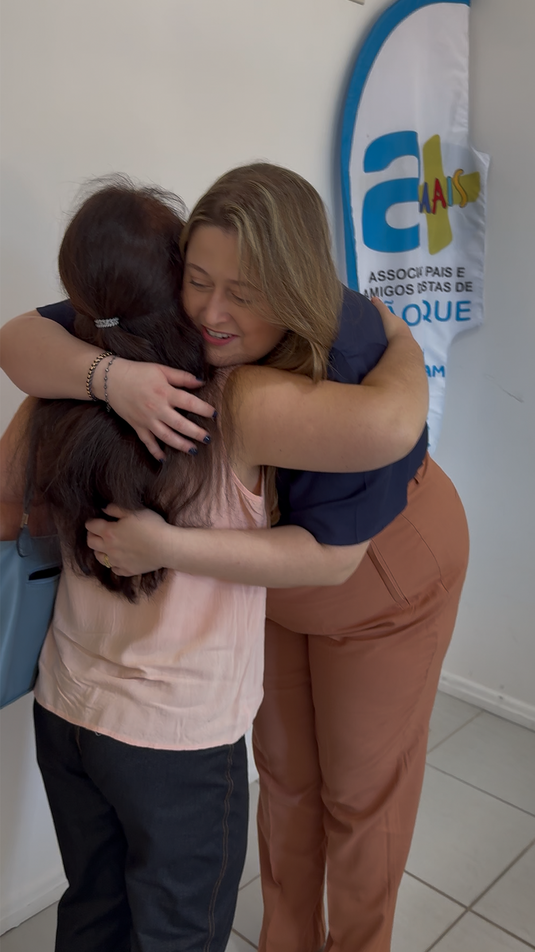 Dra. Camila Coelho palestrando em encontro do projeto Entenda seus Direitos